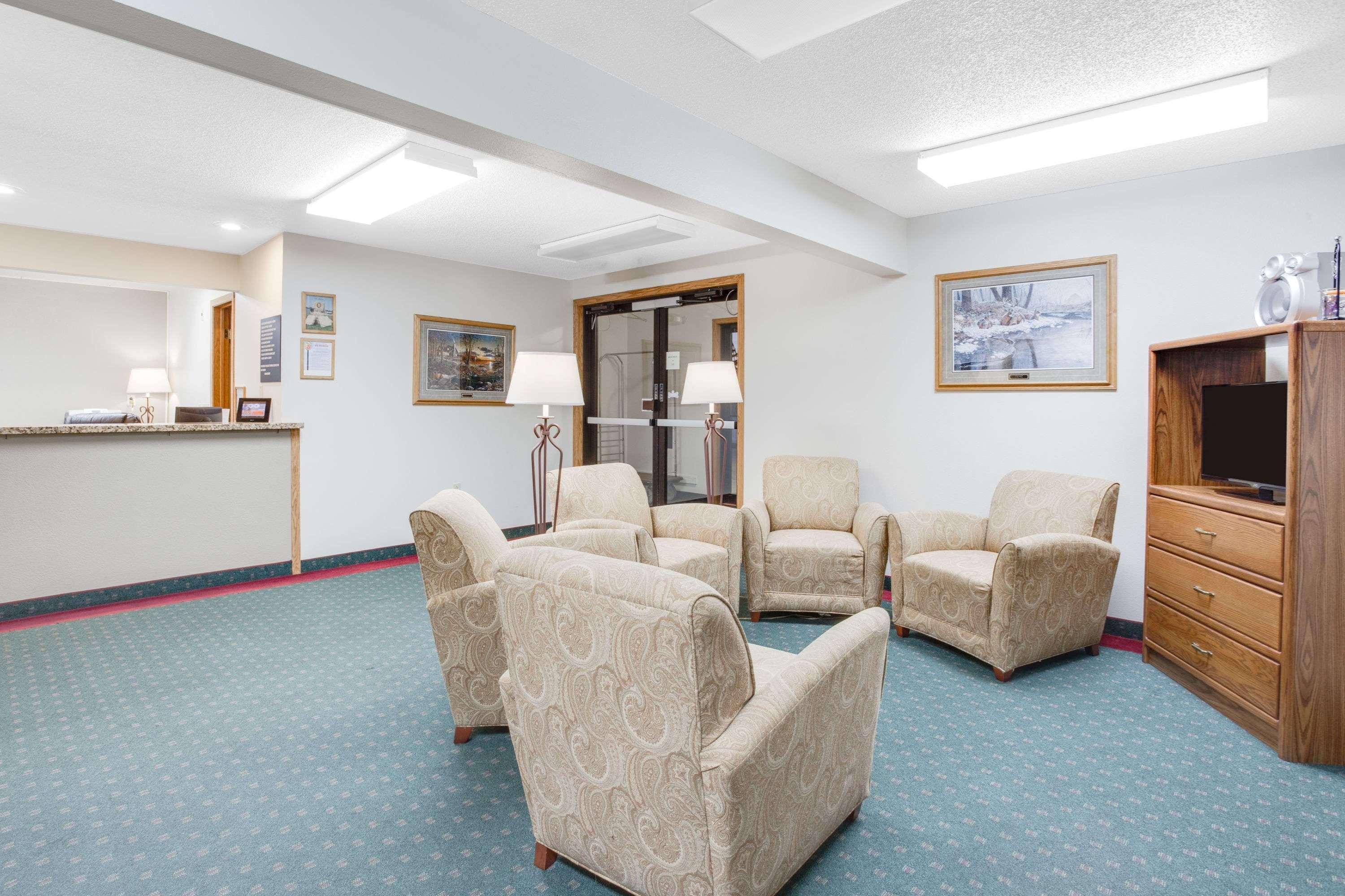 Super 8 By Wyndham Hotel
