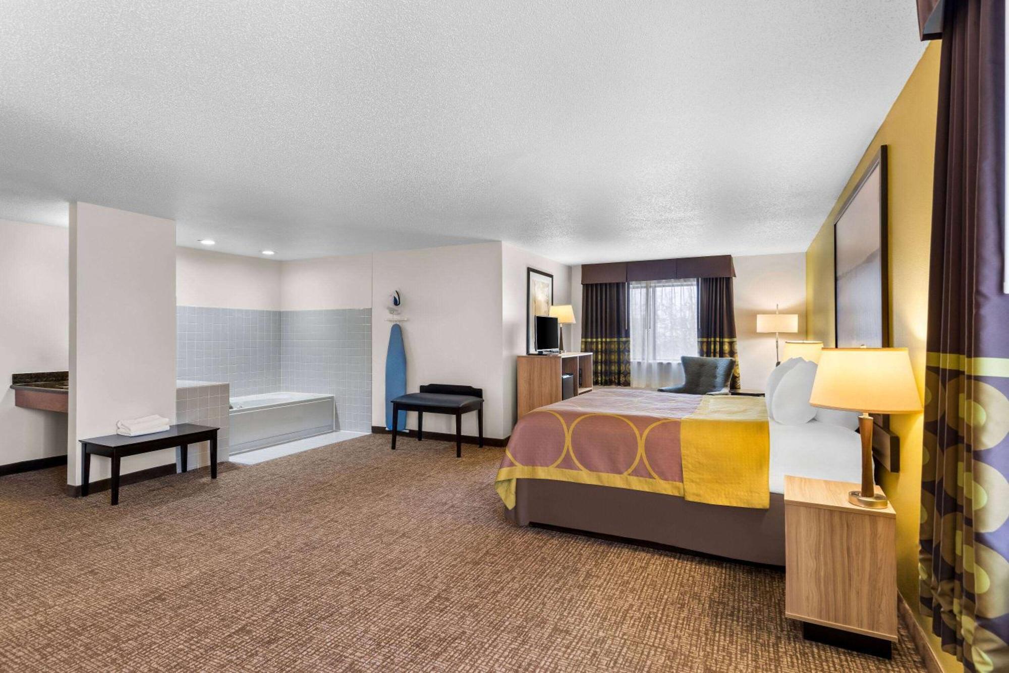 Hotel Super 8 By Wyndham 2*