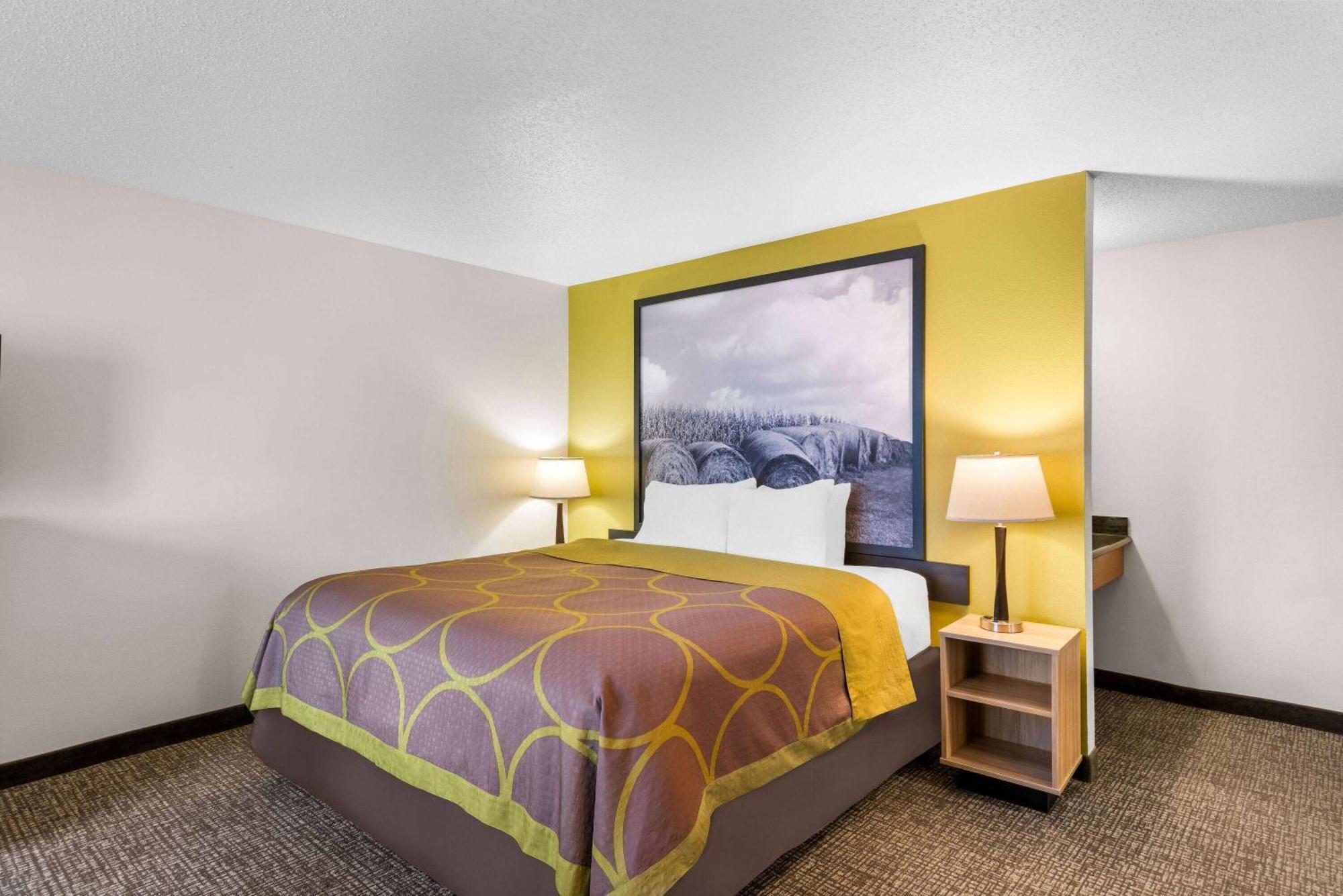 Super 8 By Wyndham Hotel 2*