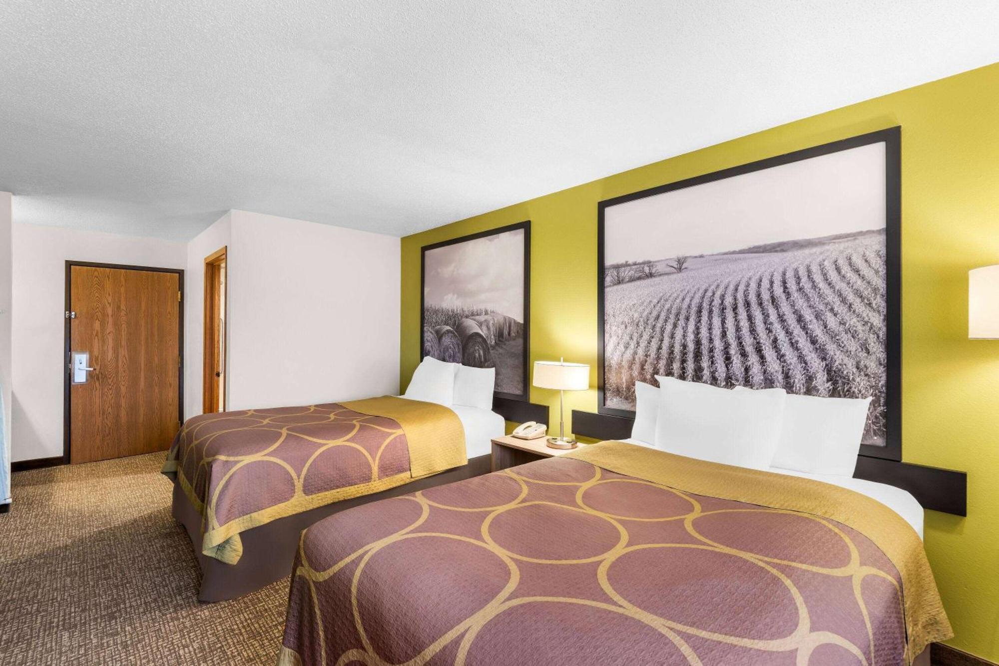Super 8 By Wyndham Hotel