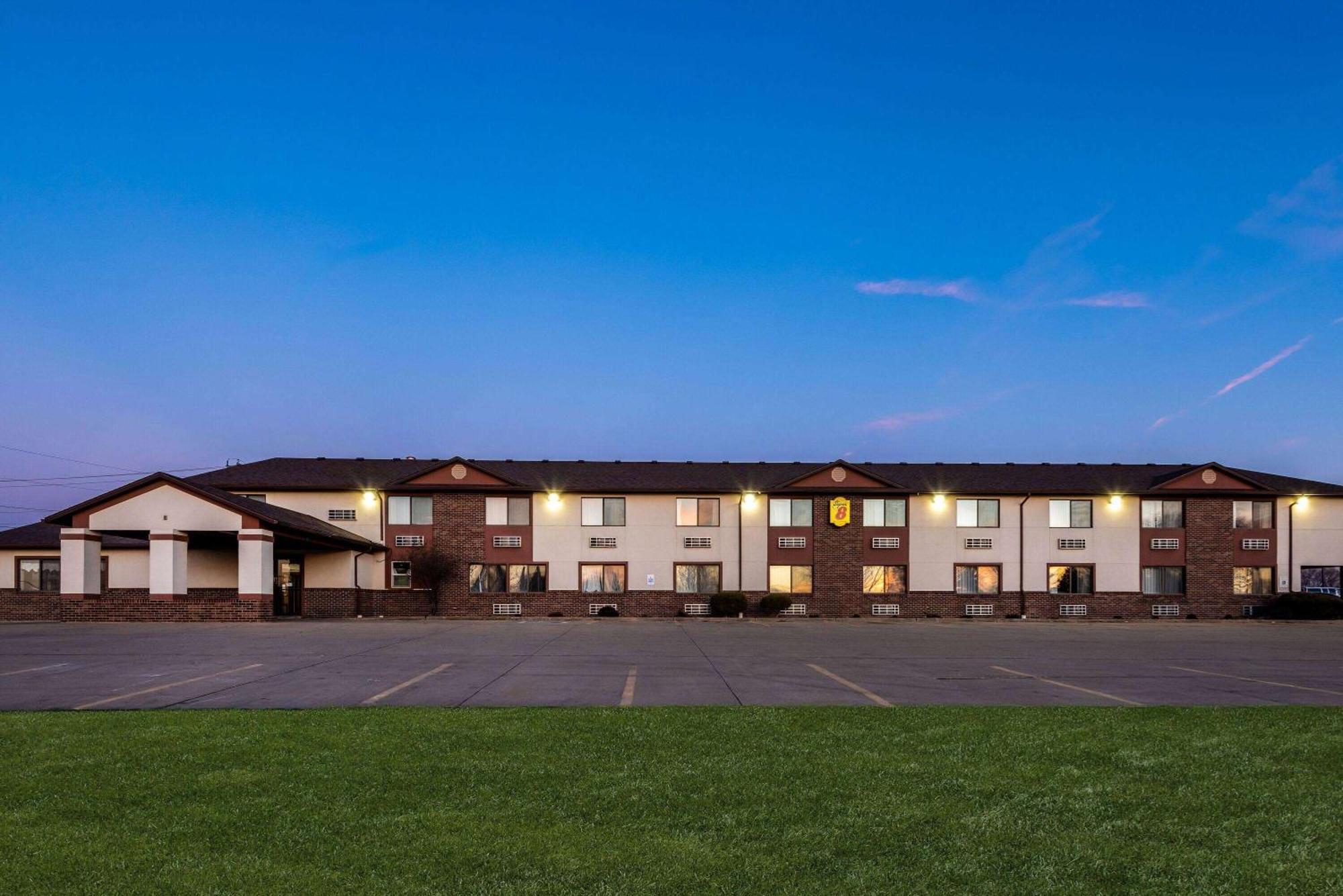 Super 8 By Wyndham Oelwein